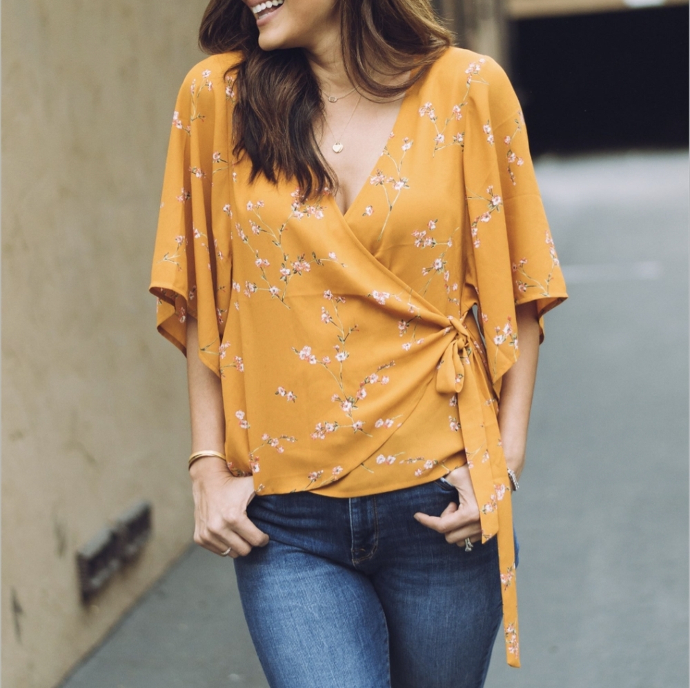 NWT. Petite Floral Tie-front Kimono Sleeve Top in Mustard - XXS